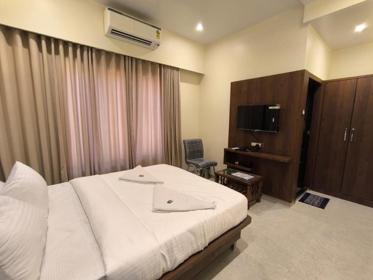 Sharan Residency Hotell Navi Mumbai Exteriör bild