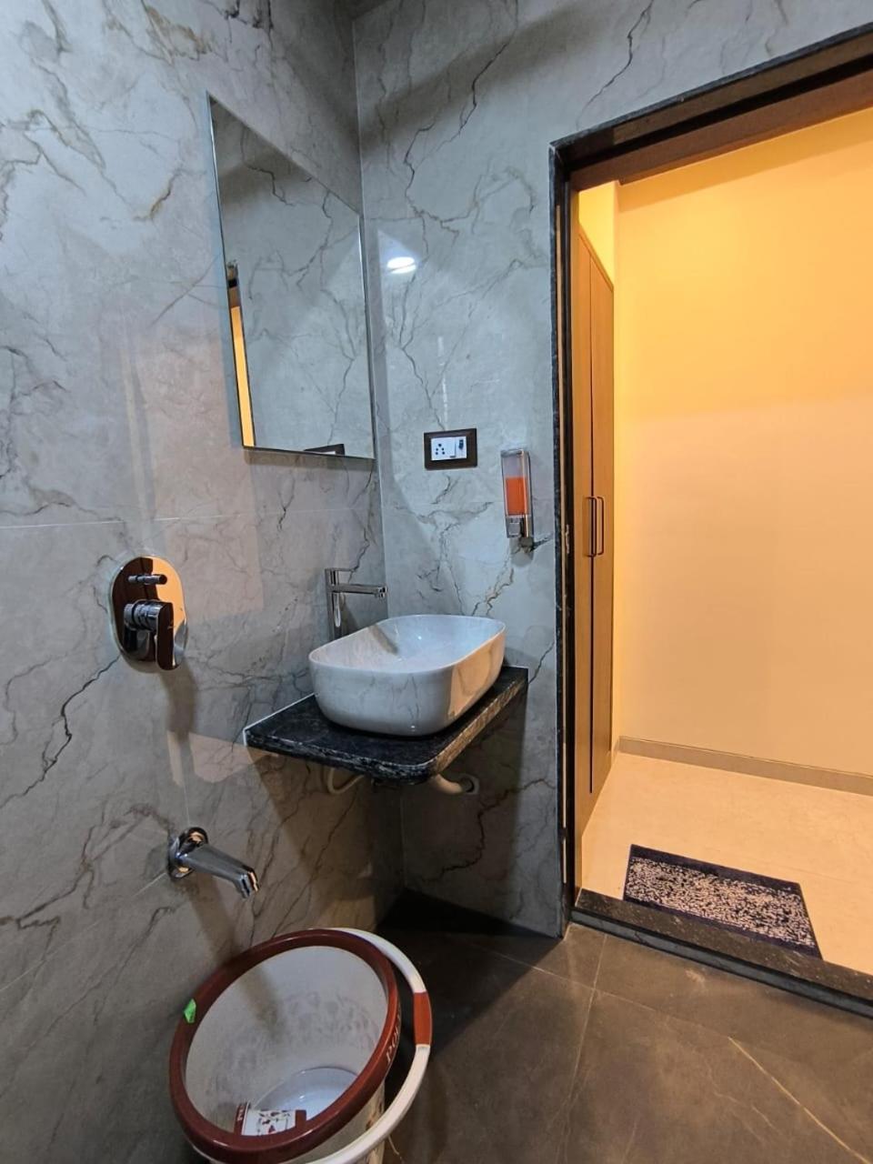 Sharan Residency Hotell Navi Mumbai Exteriör bild