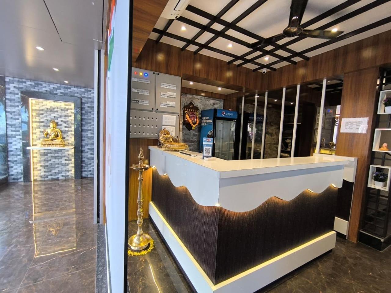 Sharan Residency Hotell Navi Mumbai Exteriör bild